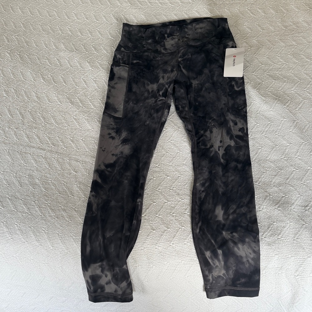 HeyNuts Marble Leggings (NEW WITH TAG!!)